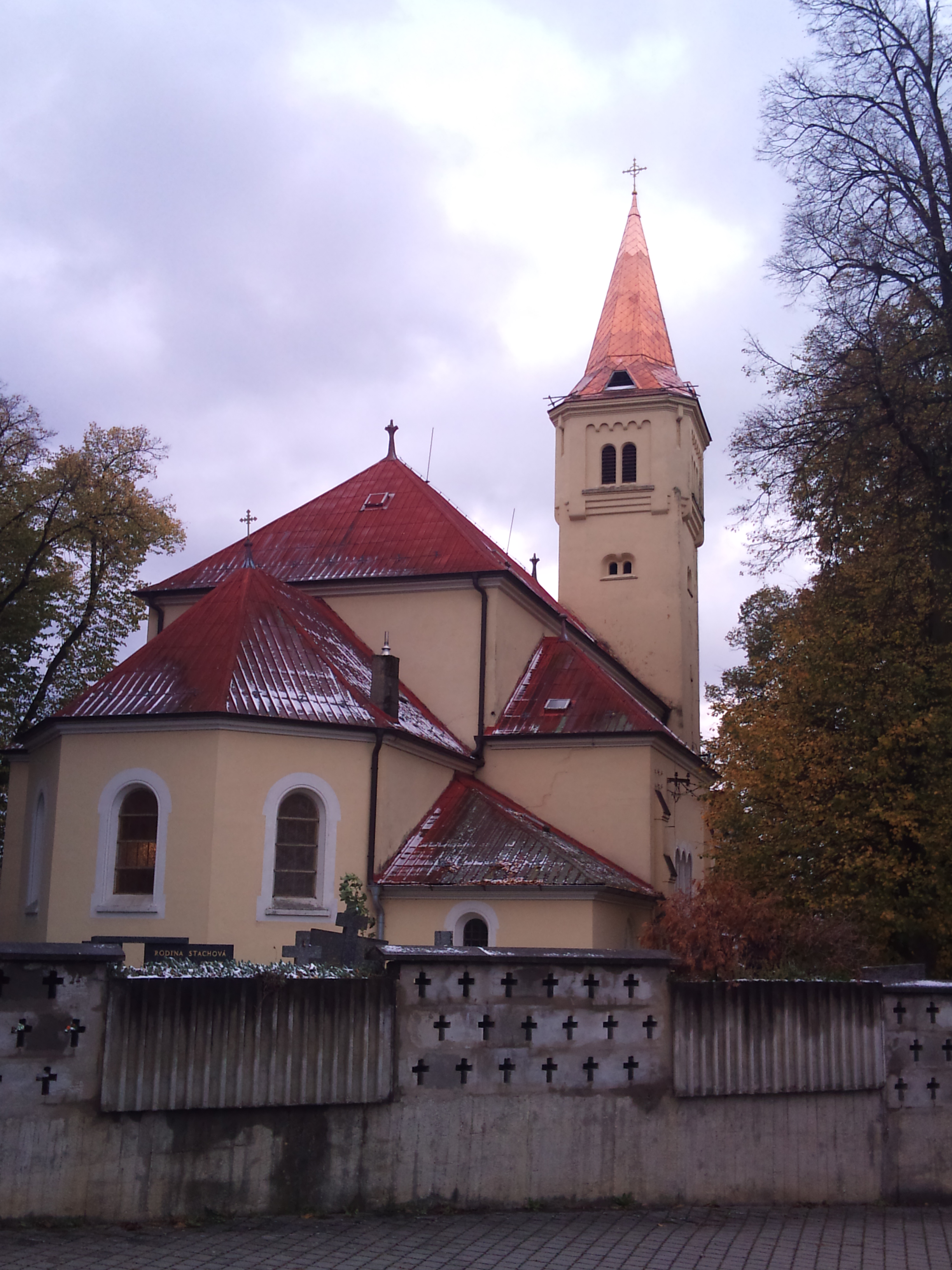 Kostol s opravenou strechou veže 2